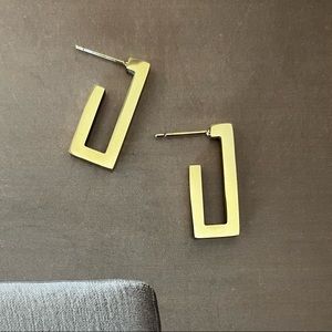 🎁 Rectangle Gold-Plated Hoop Earrings